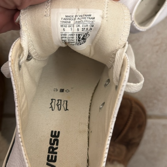 New converse - Picture 2 of 3